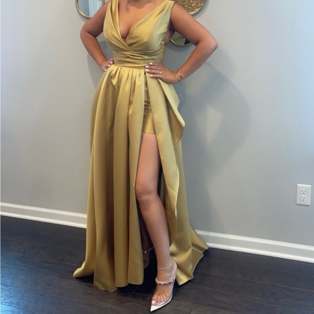 Elegant Gold Evening Gown
